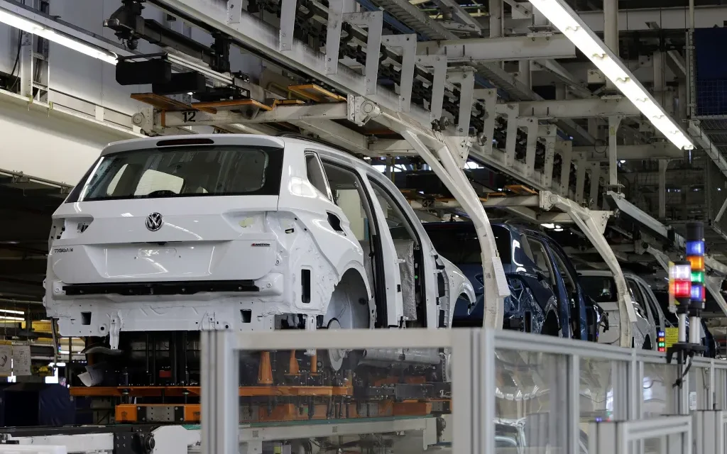 Cae producción de autos en México