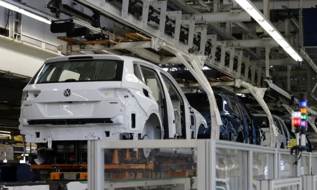 Cae producción de autos en México