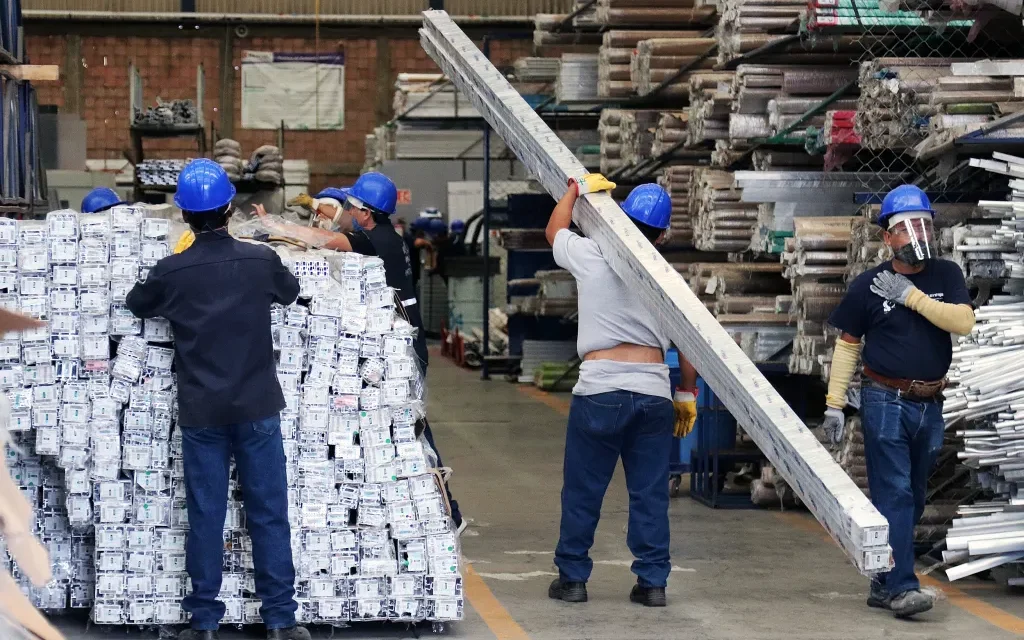 Cae producción industrial en el país