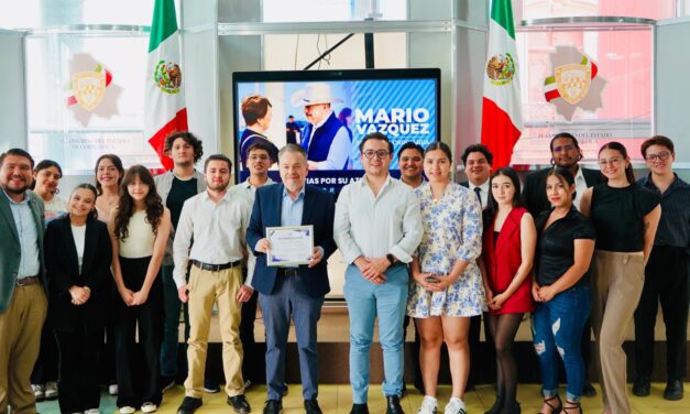 Capacita Mario Vázquez a jóvenes senadores del modelo de Naciones Unidas