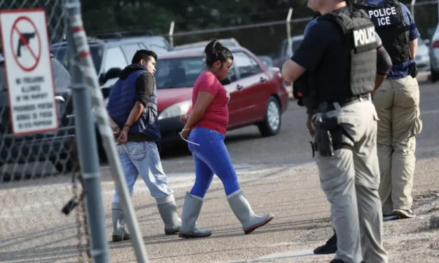 42 mexicanos detenidos por redadas de ICE