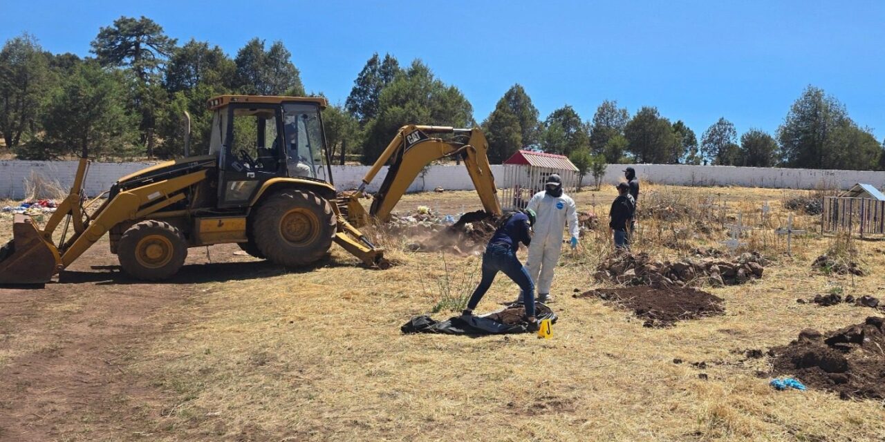 Suman 12 cuerpos exhumados de La Norteña