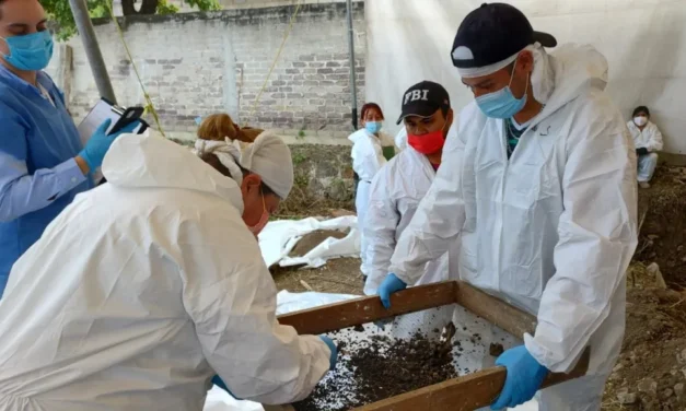 Encuentran fosa con 60 cuerpos