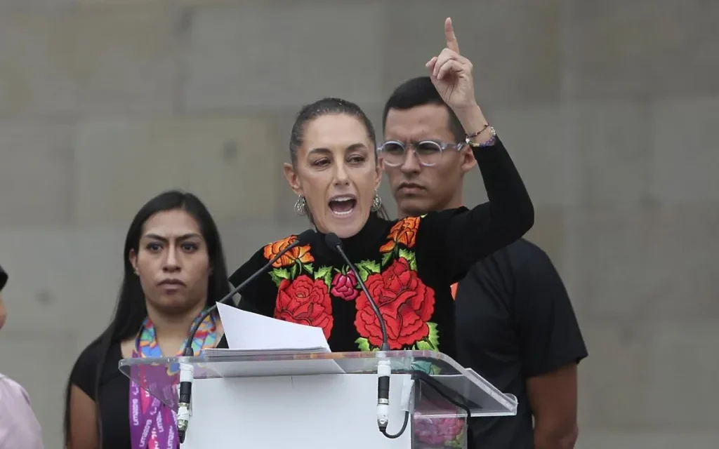 Pide Sheinbaum a Morena, no hacer política en redes