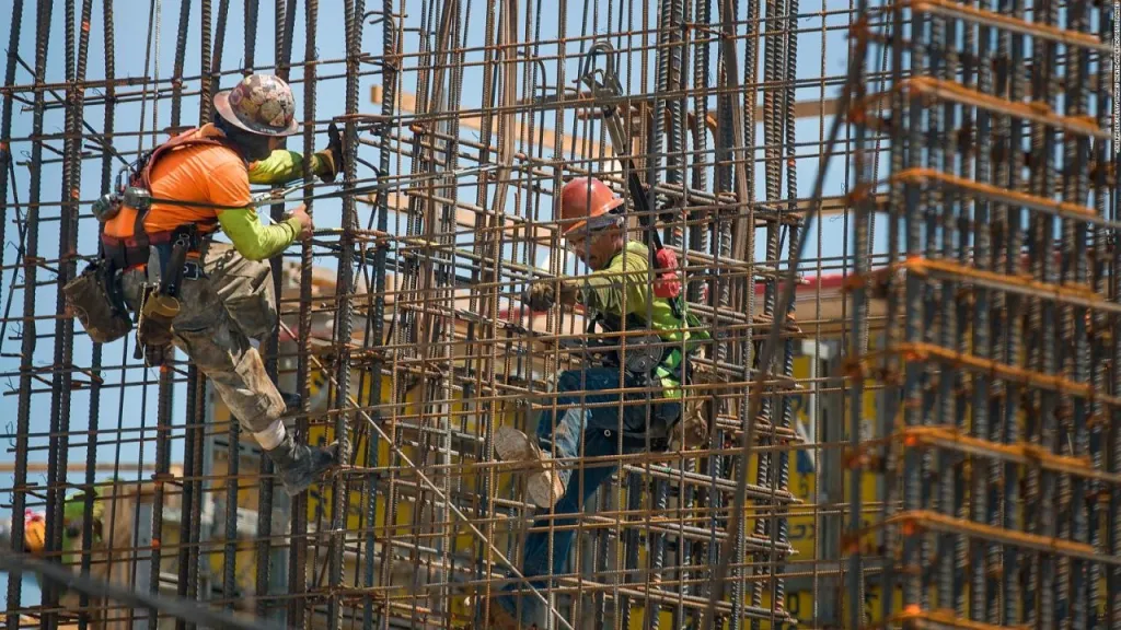 Sector de construcción en EU amenazado por redadas de ICE