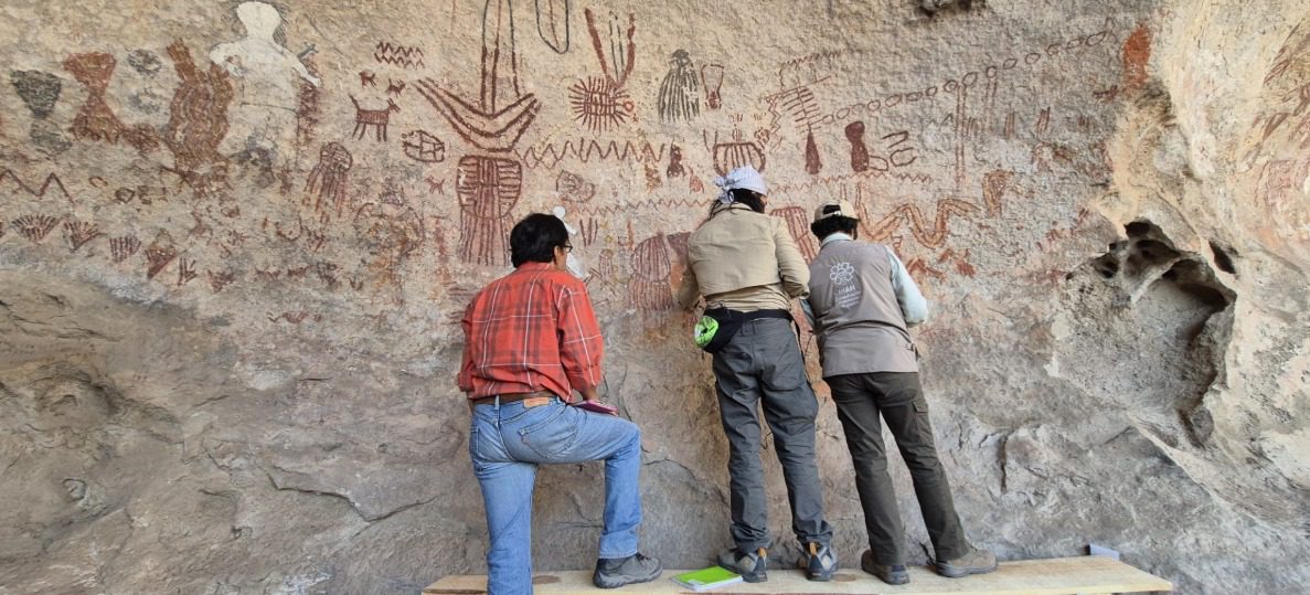 Realizan labores de conservación en la Cueva de las Monas