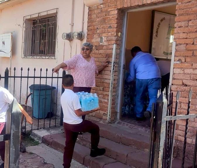 Entrega Coespris más de 4 mil litros de agua purificada en Cerocahui y Bahuichivo