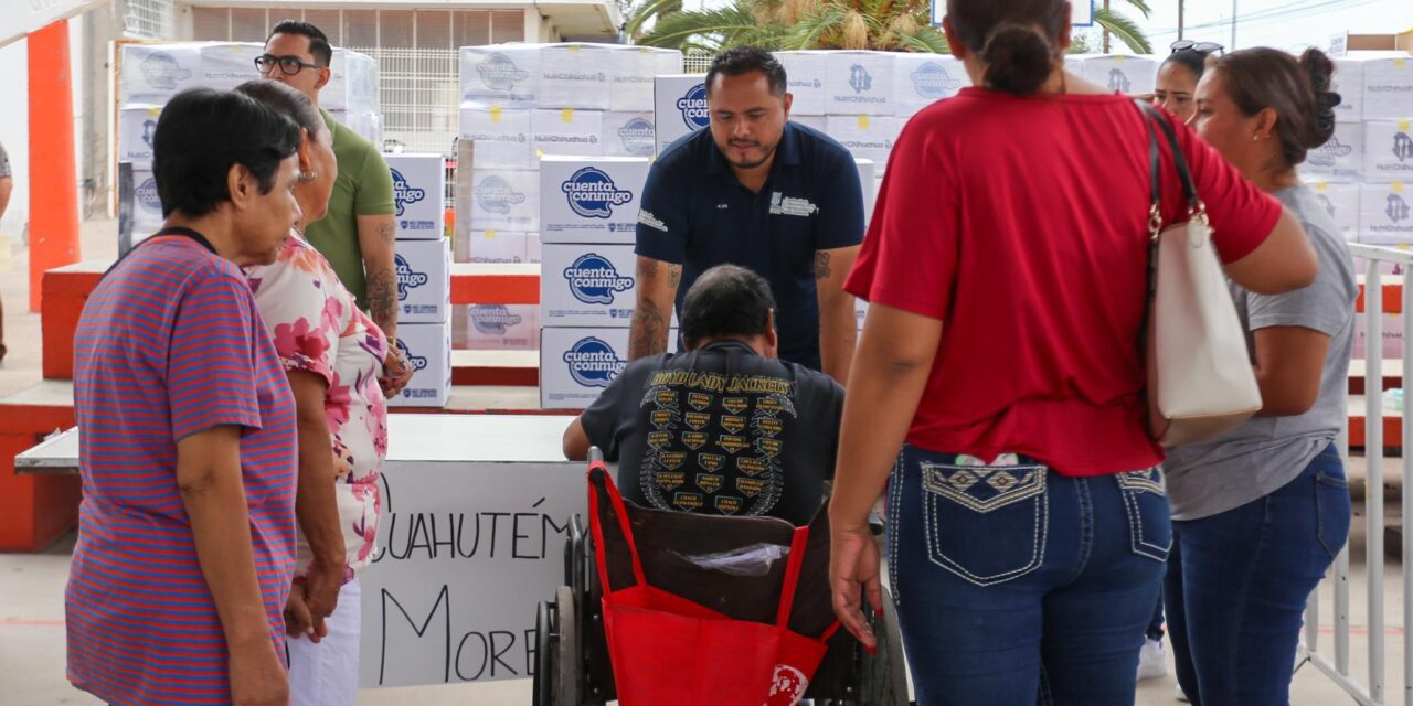 Entregan alimentos a personas con discapacidad en Delicias
