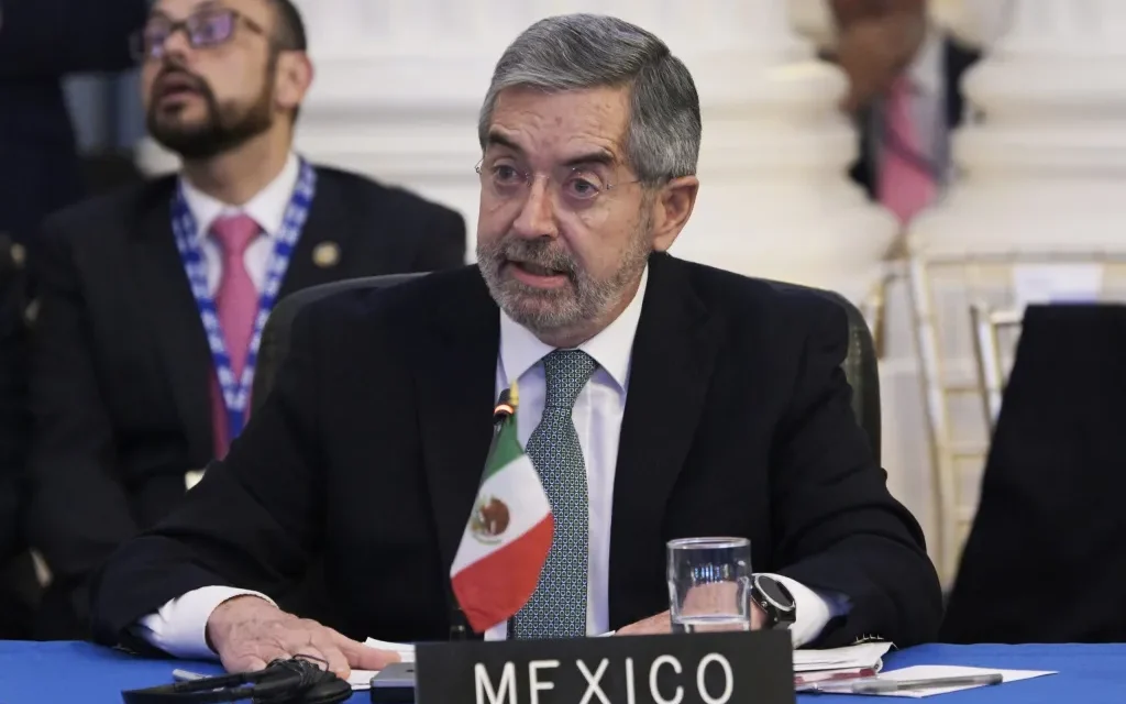 Evacúan a 136 mexicanos de Medio Oriente