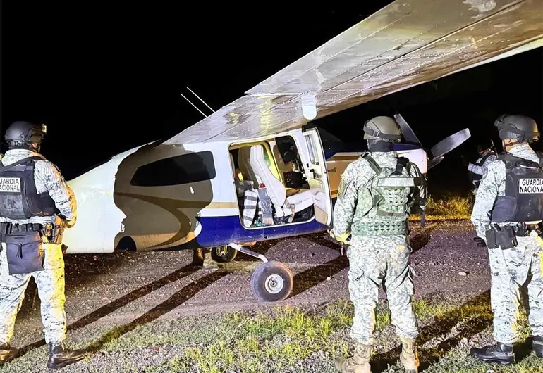 Harfuch confirma que detenidos en avioneta asegurada en Colima son mexicanos