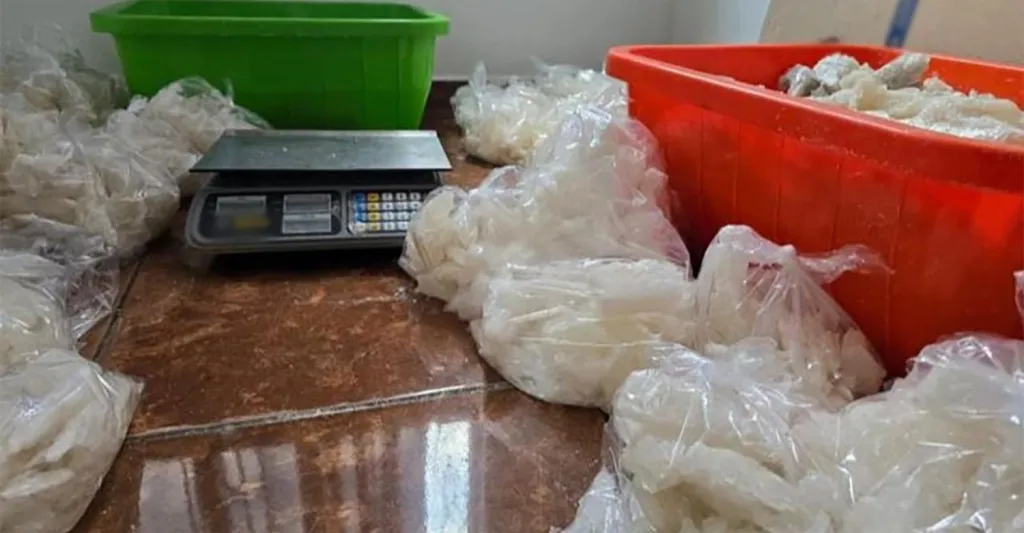 Aseguran 800 kilos de metanfetaminas