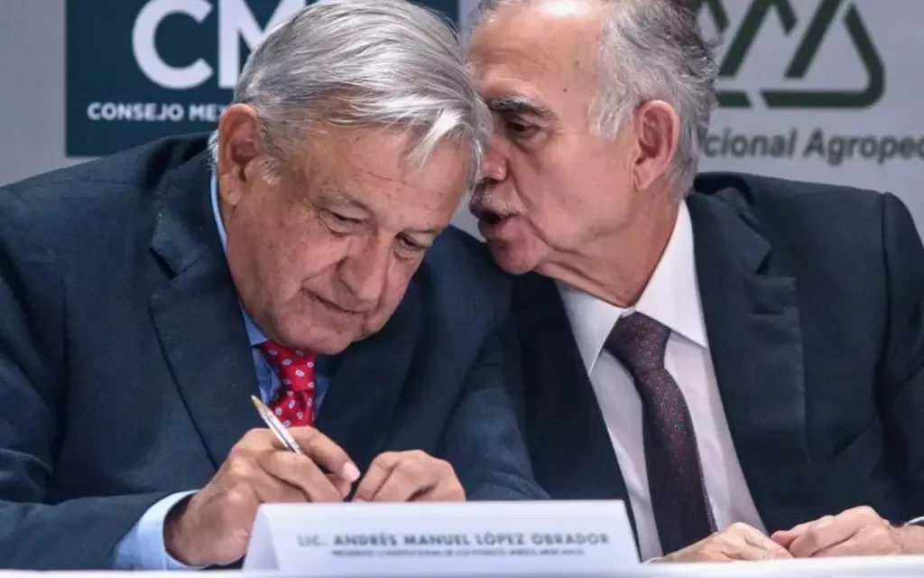Denuncian por lavado a Alfonso Romo y Vector