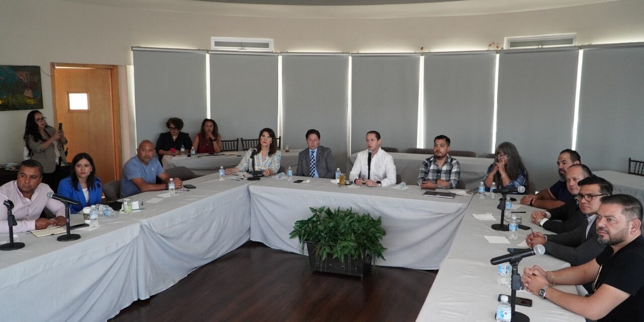 José Luis Villalobos y líderes del sector trazan ruta para el turismo en Chihuahua
