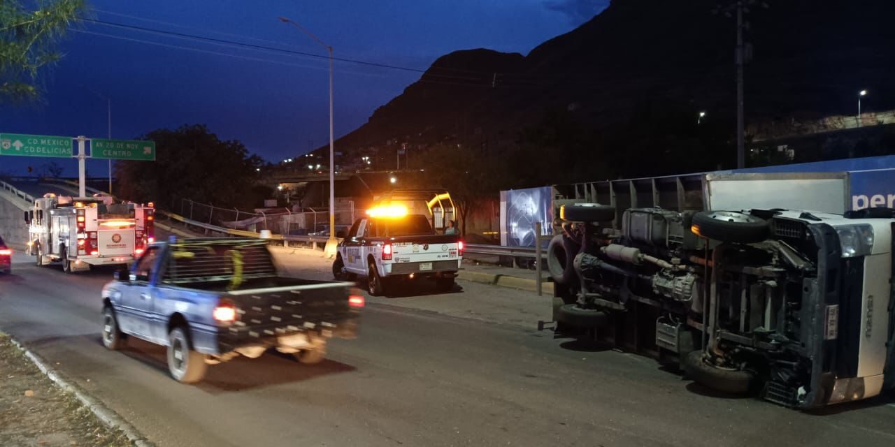 Exhorta Movilidad a evitar el uso de distractores al conducir