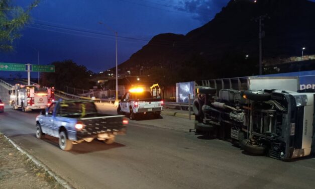 Exhorta Movilidad a evitar el uso de distractores al conducir