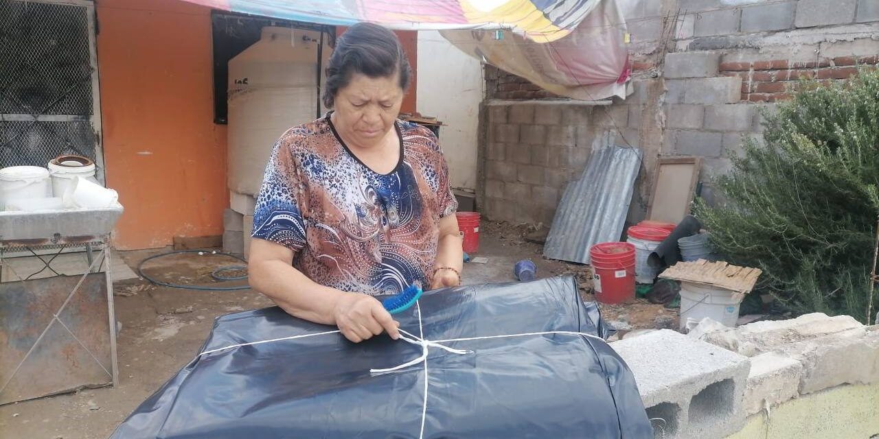 Gobierno de Parral refuerza acciones preventivas ante lluvias con entrega de hule