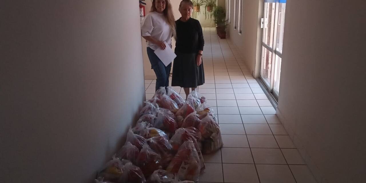 Entrega despensas al Asilo San Vicente en Parral
