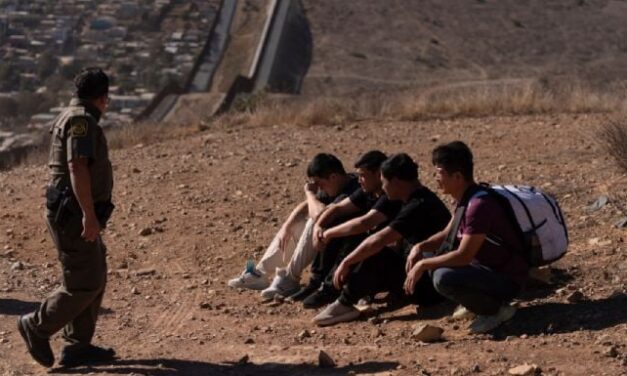 Gobierno de EU reporta baja del 12% en intentos de cruce fronterizo de migrantes indocumentados