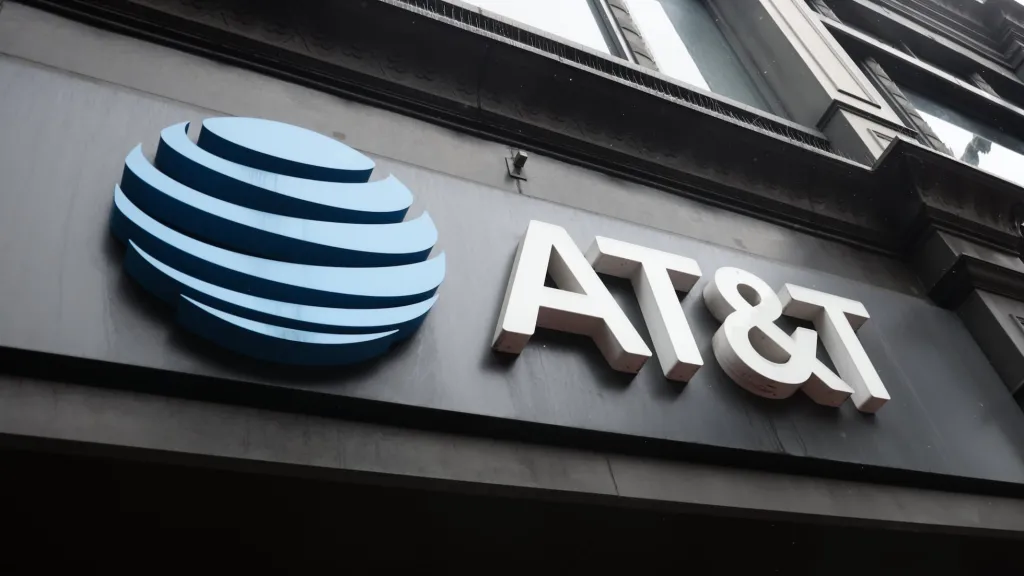 Prepara retirada AT&T
