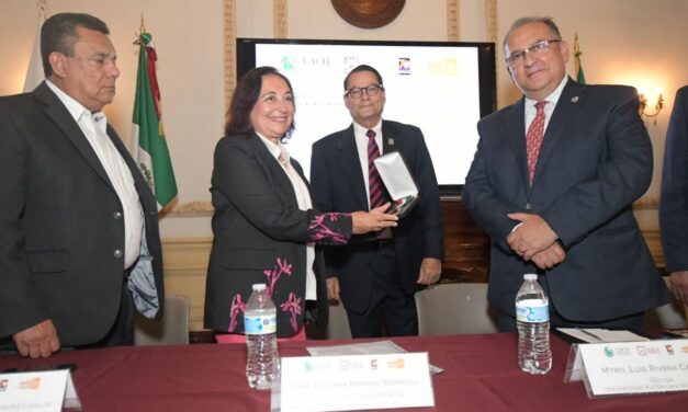 Entrega UACH reconocimiento “Mérito a la Investigación en Humanidades y Periodismo” a la Dra. Pastora Moreno