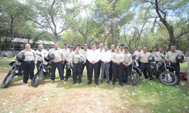 Entrega la UACH uniformes a personal de Protección Civil, Paramédicos y Seguridad