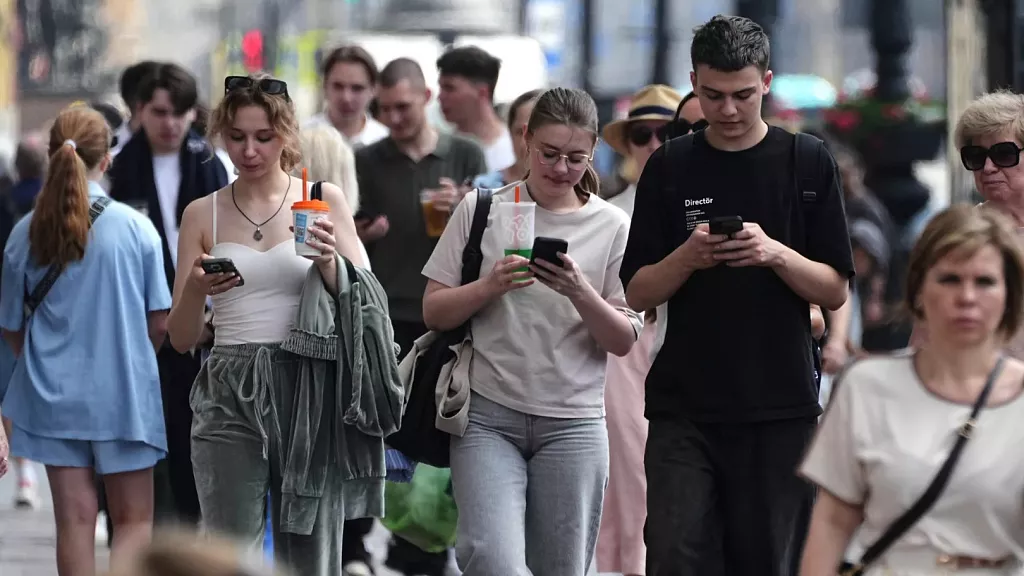 Rusia restringe parcialmente las llamadas en Telegram y WhatsApp, citando «preocupaciones de seguridad»