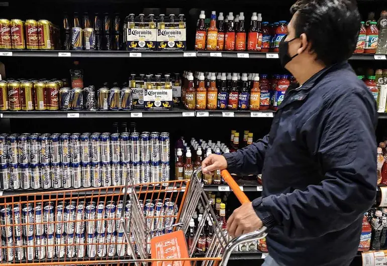 ¡Quéeee! Parte de $6,000 de apoyos sociales los usan en alcohol, cigarros…