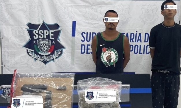 Detienen a dos hombres en posesión de arma, droga y vehículo en Juárez