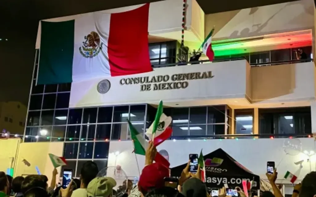 Pide Sheinbaum precaución a mexicanos en EU por redadas