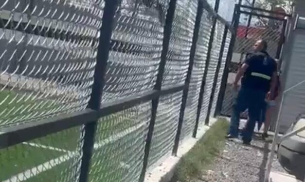 Exhiben a violento trabajador de la JMAS