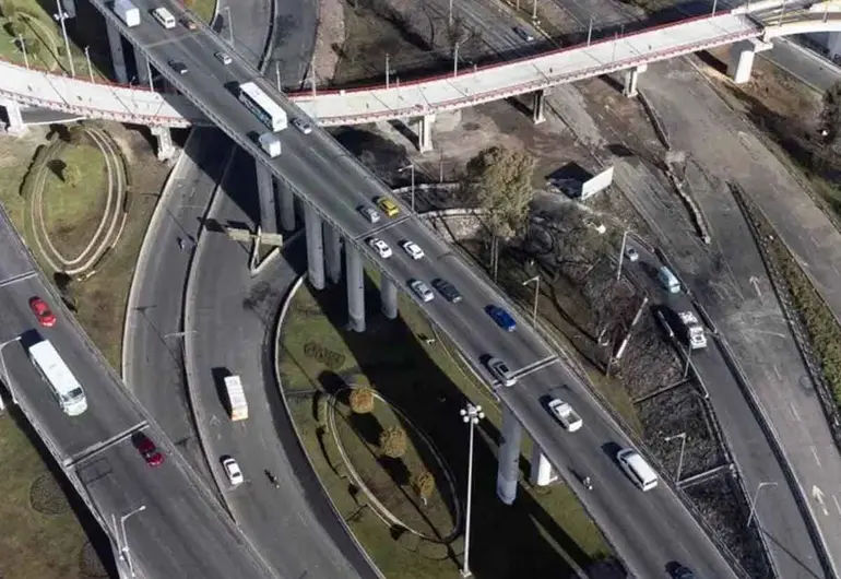 Alta velocidad y falta de pericia, detrás de tragedia; tractocamión impactó dos veces