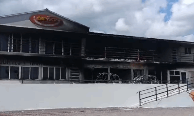 Investiga Fiscalía daños provocados a locales comerciales y vehículos en Santa Isabel