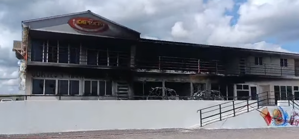 Investiga Fiscalía daños provocados a locales comerciales y vehículos en Santa Isabel