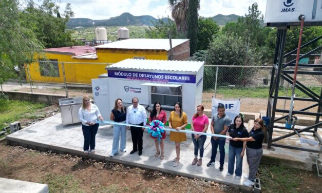Entregan módulo de desayunos calientes para más de 60 niñas y niños en Parral
