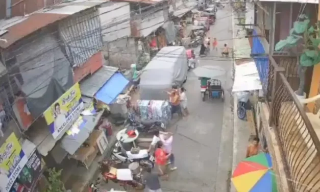 Fuerte sismo de magnitud 7,4 en el sureste de Filipinas obliga a los residentes a salir a las calles en pánico