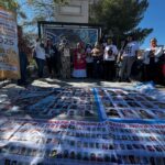 Suman 19 nombres a la pared de las personas desaparecidas.
