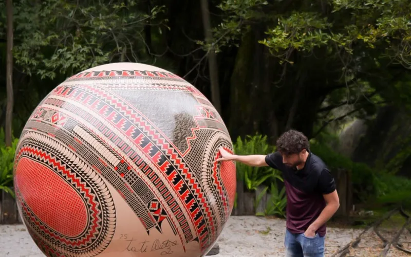 Esferas monumentales de Mata Ortiz conquistan la Ciudad de México