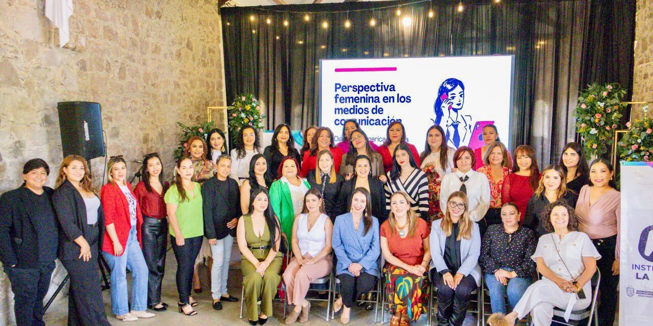 Reconocen a mujeres periodistas en Parral