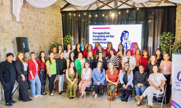 Reconocen a mujeres periodistas en Parral