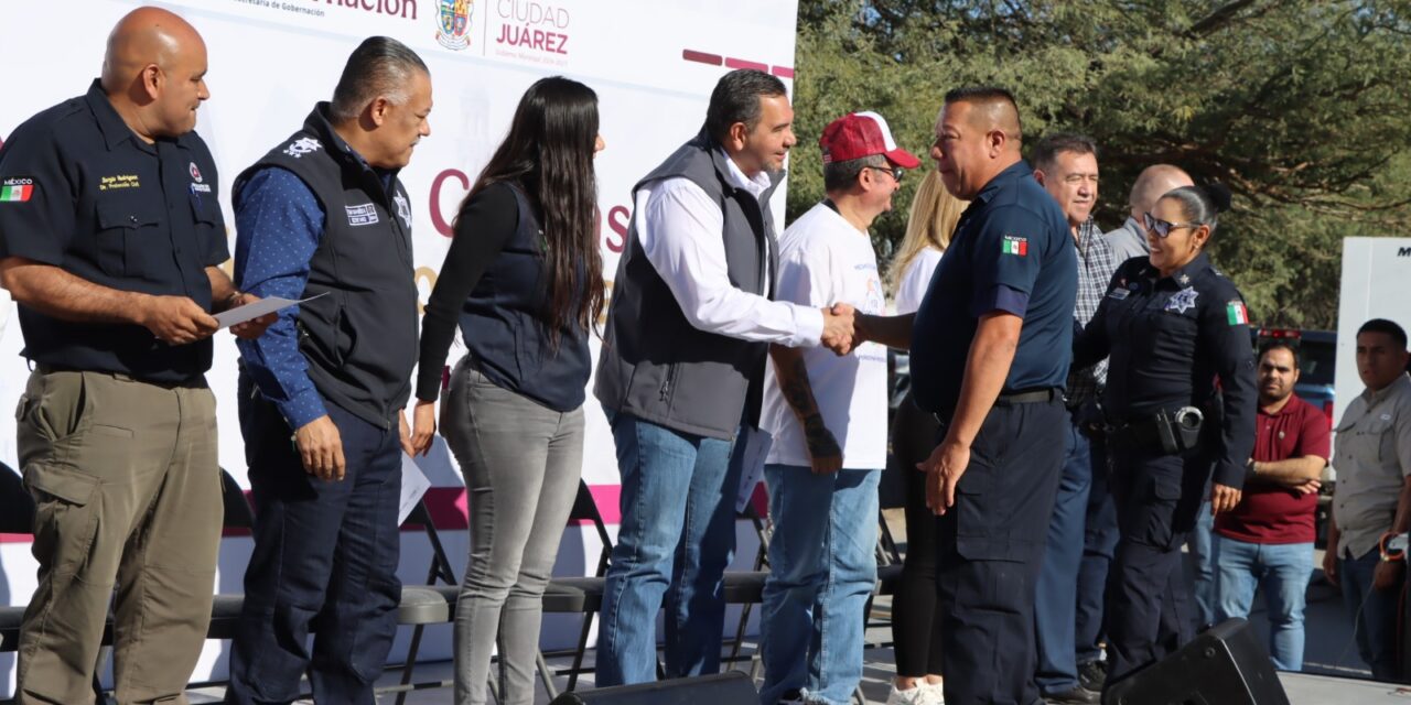 Reconocen a policías municipales por labor comunitaria