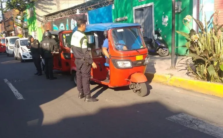 Amenaza CdMx a mototaxis