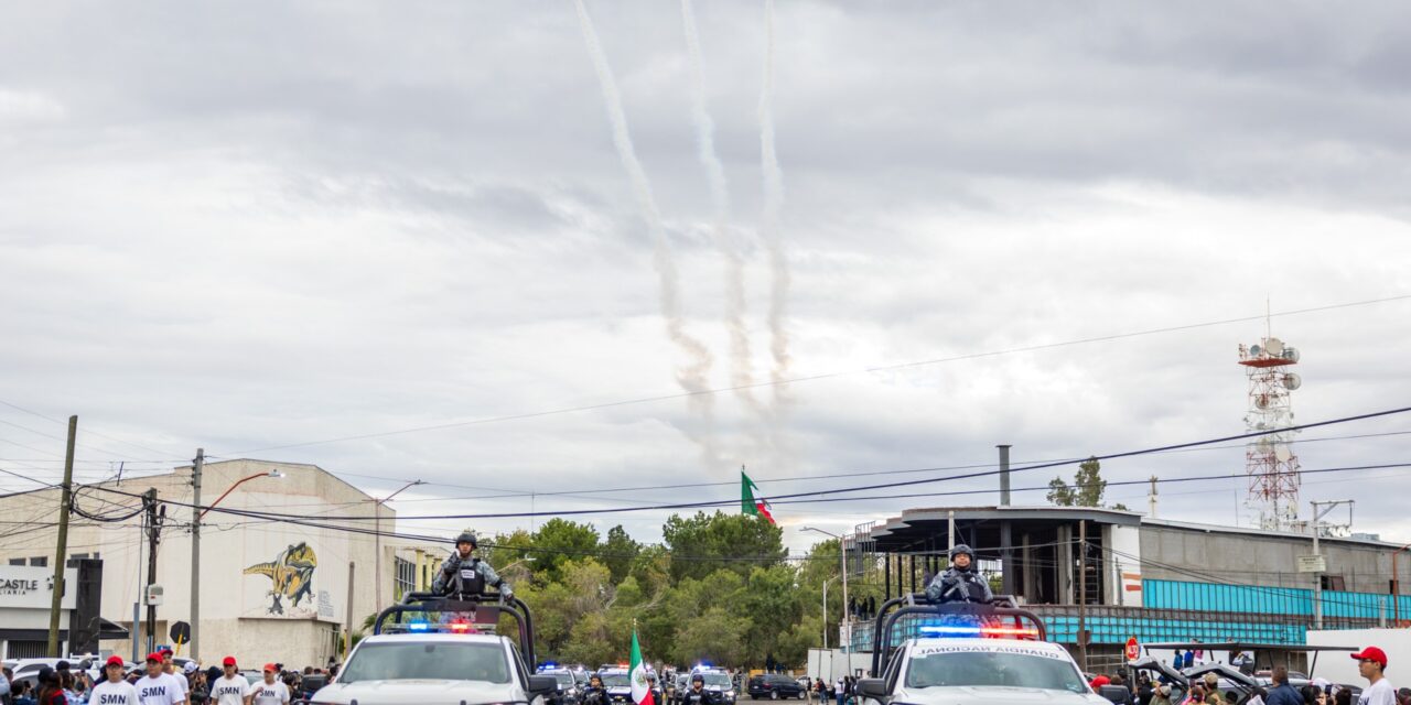 Engalanan aviones de la Fuerza Aérea el desfile de la Revolución Mexicana en Delicias