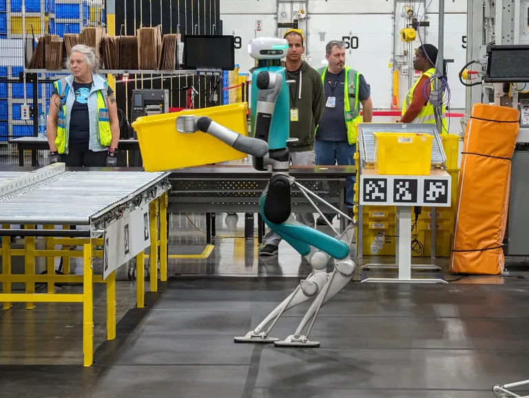 Llegan a Amazon robots trabajadores
