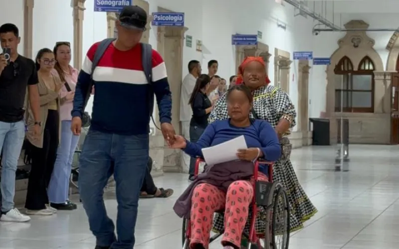 Madre rarámuri dona vida a su hija