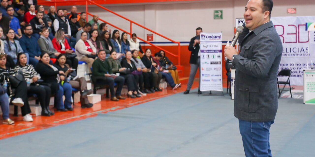 Encabeza Jesús Valenciano feria educativa que impulsa colaboración entre escuelas y sociedad civil