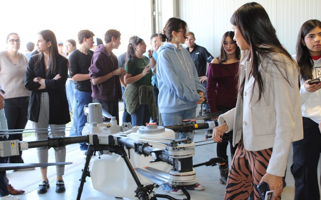 Inaugura Universidad Politécnica taller para drones agrícolas