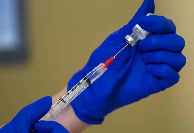 Urgen a acelerar vacunación en México