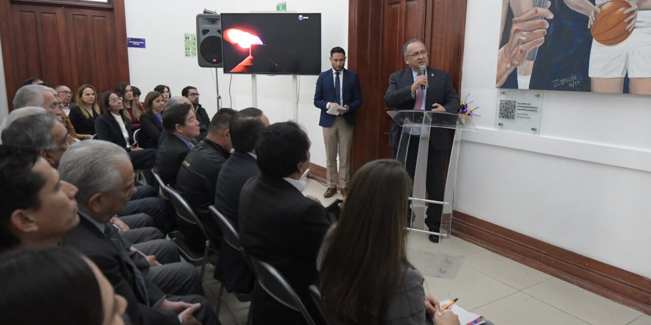 Develan mural de Olímpicos Chihuahuenses Universitarios en Rectoría de la UACH