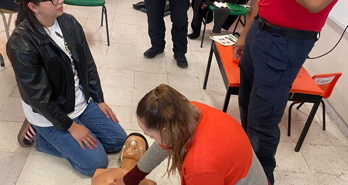 Capacita Bomberos Delicias a personal de kínder en primeros auxilios