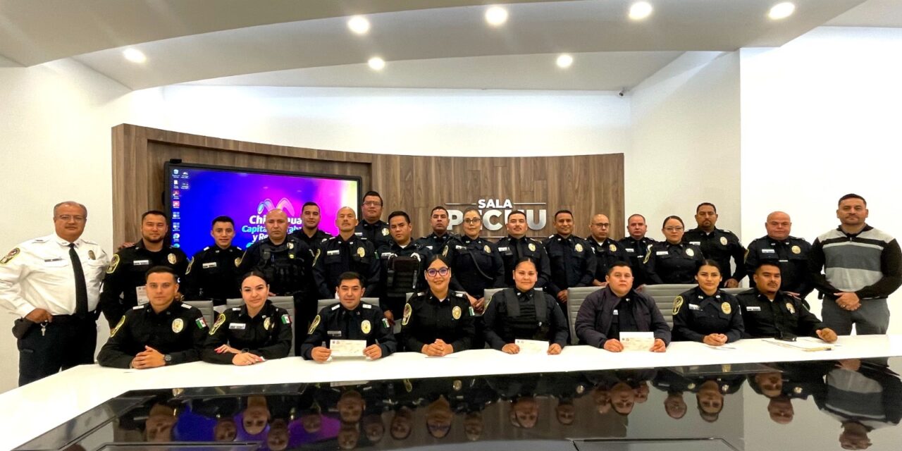 Reconocen a policías municipales por labores destacadas